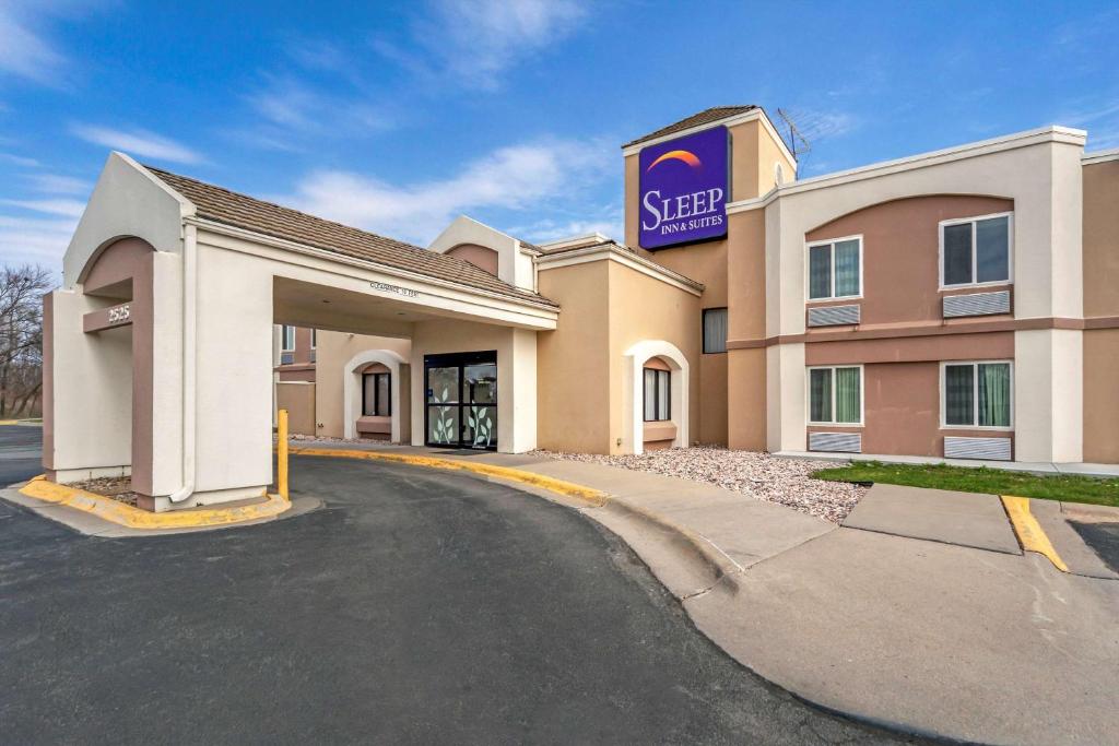 Sleep Inn & Suites Airport Main image 2